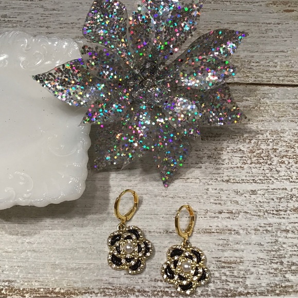 COPY - 🧊[2/$48.00]🧊 Flower Earrings - Picture 2 of 4